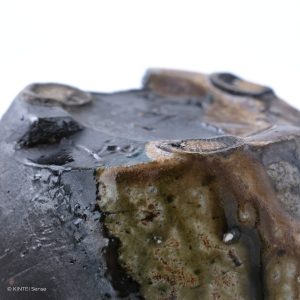 KSC161002 Baba Takashi Kuro-Bizen Tokkuri bottom top detail