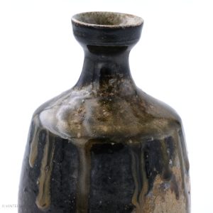 KSC161002 Baba Takashi Kuro-Bizen Tokkuri shoulder left side detail