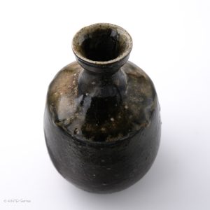 KSC161002 Baba Takashi Kuro-Bizen Tokkuri back top view