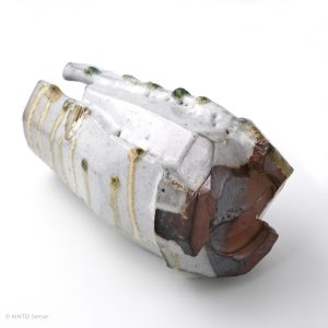 KSC351006 Baba Takashi Shino Vase laying down bottom detail