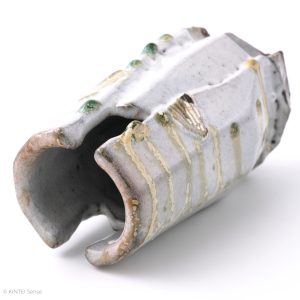 KSC351006 Baba Takashi Shino Vase laying down front detail