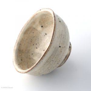 KISARAGI GAMA Kohiki Cups Kleine Kohiki Teeschale Tilted left side