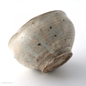 KISARAGI GAMA Kohiki Cups Kleine Kohiki Teeschale Burst and tilted view