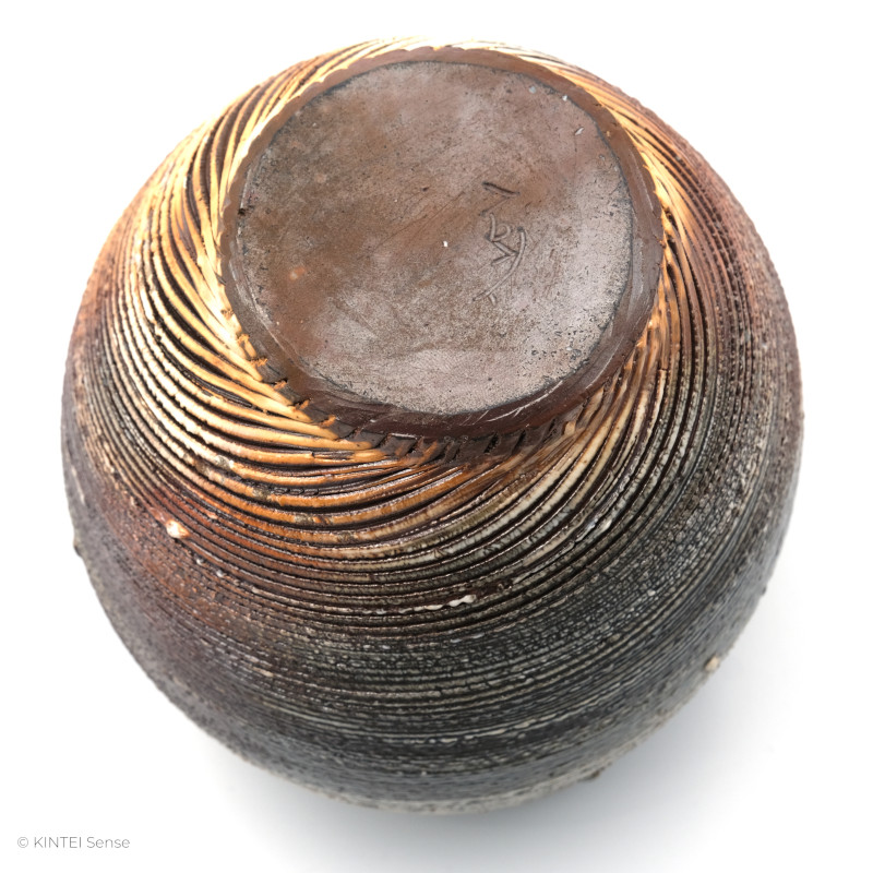 KSC351009 Ishida Kazuya Raho Spiral Vase round (4) Bottom with signature