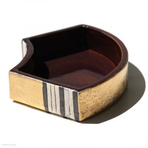 Ito Chiho Seto Keramik, Japan Kirameki Fächer Schalen mit Edelmetallapplikationen Linke Seite Schale mit geometrischen Muster