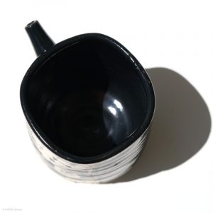 Ito Chiho Seto Keramik, Japan Kuro-Oribe Sake Kanne Profil von oben