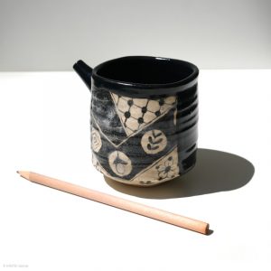 Ito Chiho Seto Keramik, Japan Kuro-Oribe Sake Kanne Stift Maßstab