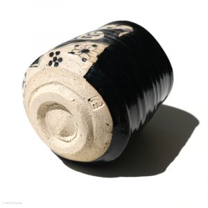Ito Chiho Seto Keramik, Japan Kuro-Oribe Sake Kanne Sicht vom Boden