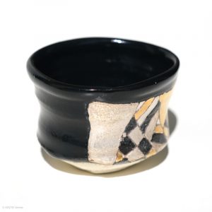 Ito Chiho Seto Keramik, Japan Kirameki Sake Schale mit Edelmetallapplikationen Profil rechts