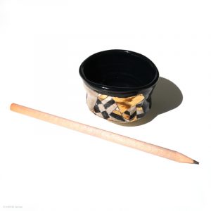 Ito Chiho Seto Keramik, Japan Kirameki Sake Schale mit Edelmetallapplikationen Stift Maßstab