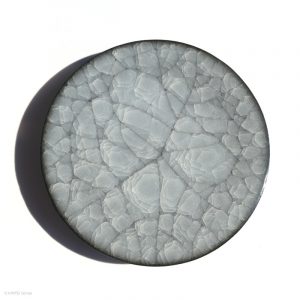 KSC141015 KŌBŌ DAIDAI Seladon Hoher Teller Suzuki Takashi, Nebukawa KINTEI Sense, Keramik, Japan Teller von oben