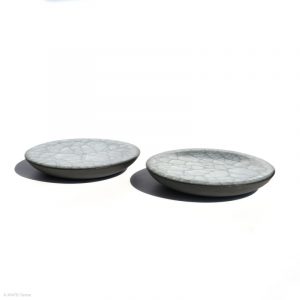 KSC141015 KŌBŌ DAIDAI Seladon Hoher Teller Suzuki Takashi, Nebukawa KINTEI Sense, Keramik, Japan 2 Teller nebeneinander, Profil