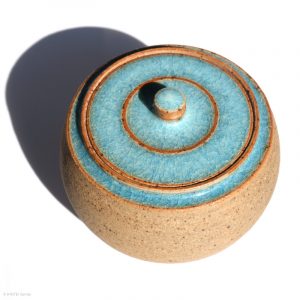 KSC161006 KŌBŌ DAIDAI Mikan Dose mit Deckel Suzuki Takashi, Nebukawa KINTEI Sense, Keramik, Japan Dose mit geschlossenem Deckel von oben