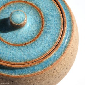 KSC161006 KŌBŌ DAIDAI Mikan Dose mit Deckel Suzuki Takashi, Nebukawa KINTEI Sense, Keramik, Japan Dose mit geschlossenem Deckel, Detail von oben