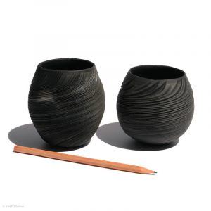 KSC111016 ISHIDA Kazuya Schwarzer Spiral Becher KINTEI Sense Bizen Japan Vollansicht vorne Maße