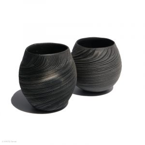 KSC111015 ISHIDA Kazuya Schwarzer Spiral Becher KINTEI Sense Bizen Japan Vollansicht vorne mit Set