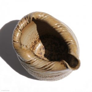 KSC161009 ISHIDA Kazuya Spiral Kanne KINTEI Sense Bizen Japan Vollansicht oben mit Innenansicht