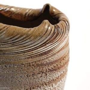 KSC161009 ISHIDA Kazuya Spiral Kanne KINTEI Sense Bizen Japan Nahaufnahme oben vorne