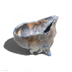 KSC161011 ISHIDA Kazuya Marbrierte Porzellan Kanne KINTEI Sense Bizen Japan Hintere volle Ansicht auf einer Seite