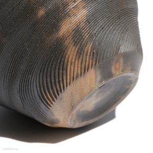 KSC161013 ISHIDA Kazuya Hidasuki Schale KINTEI Sense Bizen Japan Nahaufnahme Boden