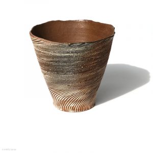 KSC351016 Ishida Kazuya Konische Raho Vase KINTEI Sense Japanische Keramik Unglasierte Vase Holzbrand Profil mit Feuerspur