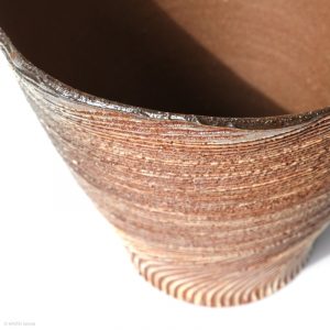 KSC351016 Ishida Kazuya Konische Raho Vase KINTEI Sense Japanische Keramik Unglasierte Vase Holzbrand Von oben, Mund Detail