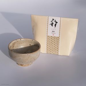 KINTEI Sense Geschenkset Kisaragi Kohiki Schale handgemacht Morioka Japan iki 001 Tee Sencha Kanagawa Japan Set Schale und Tee 40g