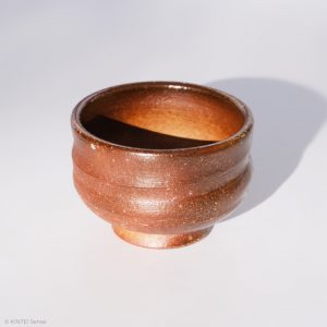 KINTEI Sense Rust-Coloured Yakishime Sake Cup Ceramics Japan Manpu Gama Noborigama Guinomi Profile back