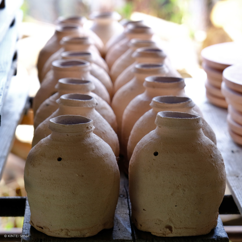 KINTEI Sense Sawa Katsunori Werkstatt Shigaraki Oribe Japan Keramik Anagama Teekeramik Sake Schalen traditionelle Shigaraki Gefäße ungebrannt