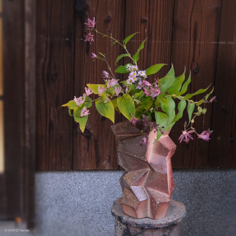 KINTEI Sense TAO Akira Shigaraki Japan Keramik Skulpturen mit Blume