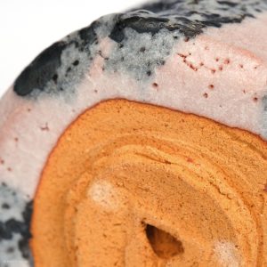 HAYASHI Yuka KINTEI Sense Galerie Shino Keramik Japan Mino Teekeramik Teezeremonie Matcha-schale Chawan Matcha Rosa und graue Schale Fuß Detail