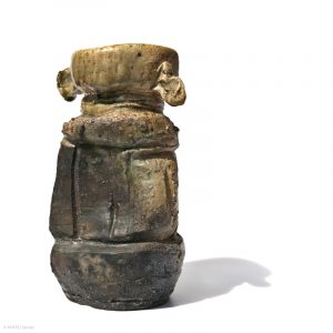 Tanimoto Takashi Mita Gama Iga Japan KINTEI Sense Keramik Kunst Handwerkskunst Kunsthandwerk Teekeramik Teezeremonie Holzbrand Anagama Iga Hanaire mit Ohren Ikebana Vase Tokoma Vase von vorne