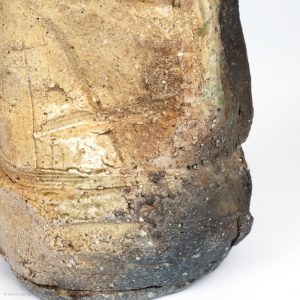 Tanimoto Takashi Mita Gama Iga Japan KINTEI Sense Keramik Kunst Handwerkskunst Kunsthandwerk Teekeramik Teezeremonie Holzbrand Anagama Iga Hanaire mit Ohren Ikebana Vase Tokoma Detail Kreuz