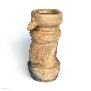 Tanimoto Takashi Mita Gama Iga Japan KINTEI Sense Keramik Kunst Handwerkskunst Kunsthandwerk Teekeramik Teezeremonie Holzbrand Anagama Iga Hanaire mit Ohren Ikebana Vase Tokoma Vase von hinten rechts
