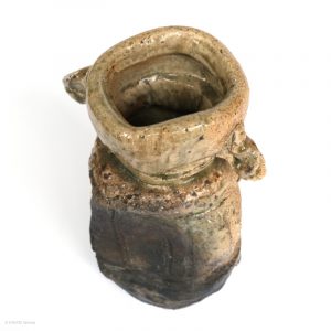 Tanimoto Takashi Mita Gama Iga Japan KINTEI Sense Keramik Kunst Handwerkskunst Kunsthandwerk Teekeramik Teezeremonie Holzbrand Anagama Iga Hanaire mit Ohren Ikebana Vase Tokoma Vase von Oben Close up