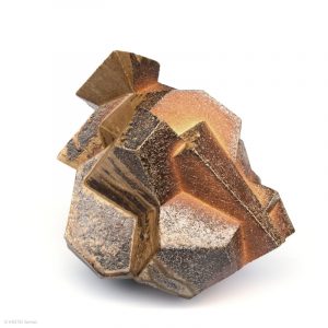 KINTEI Sense TAO Akira, Shigaraki, Japan Sitting Objet, Objekt, Vase, Skulptur Holzbrand, Ascheanflug, geometrische Form Seite hinten rechts