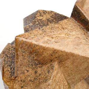 KINTEI Sense TAO Akira, Shigaraki, Japan Sitting Objet, Objekt, Vase, Skulptur Holzbrand, Ascheanflug, geometrische Form Detail Ansicht