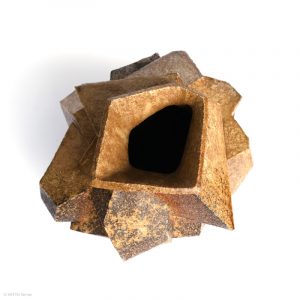 KINTEI Sense TAO Akira, Shigaraki, Japan Sitting Objet, Objekt, Vase, Skulptur Holzbrand, Ascheanflug, geometrische Form Oben