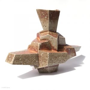 KINTEI Sense Tao Akira Shigaraki Keramik Japan Holzbrand Skulptur Objekt Vase Geometrische Formen Abstrakte Kunst Stretching Vordere Seite Links