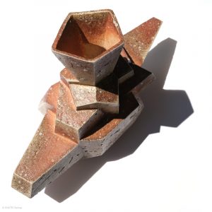 KINTEI Sense Tao Akira Shigaraki Keramik Japan Holzbrand Skulptur Objekt Vase Geometrische Formen Abstrakte Kunst Stretching Sicht von oben