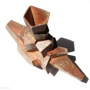 KINTEI Sense Tao Akira Shigaraki Keramik Japan Holzbrand Skulptur Objekt Vase Geometrische Formen Abstrakte Kunst Stretching Sicht von oben andere Seite