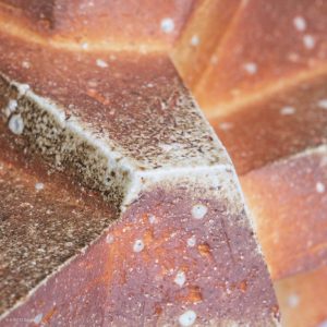 KINTEI Sense Tao Akira Shigaraki Keramik Japan Holzbrand Skulptur Objekt Vase Geometrische Formen Abstrakte Kunst Stretching Detail Yohen