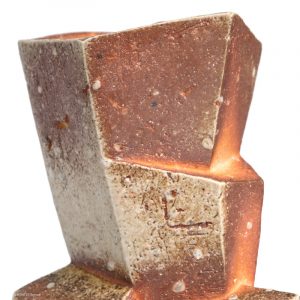 KINTEI Sense Tao Akira Shigaraki Keramik Japan Holzbrand Skulptur Objekt Vase Geometrische Formen Abstrakte Kunst Stretching Oberer Mund Detail