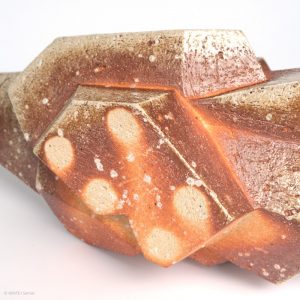 KINTEI Sense Tao Akira Shigaraki Keramik Japan Holzbrand Skulptur Objekt Vase Geometrische Formen Abstrakte Kunst Stretching Detail Boden