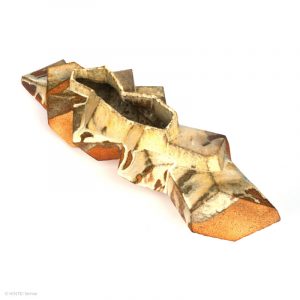 KINTEI Sense TAO Akira Walking on a Ridge Shigaraki Keramik Japan Skulptur Objekt Vase Holzbrand Ascheglasur Gesamtbild schräg links