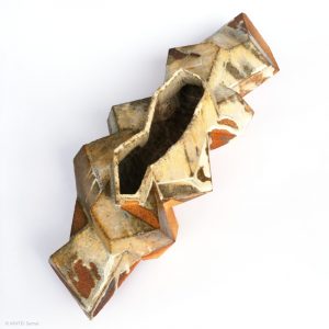 KINTEI Sense TAO Akira Walking on a Ridge Shigaraki Keramik Japan Skulptur Objekt Vase Holzbrand Ascheglasur Sicht von Oben