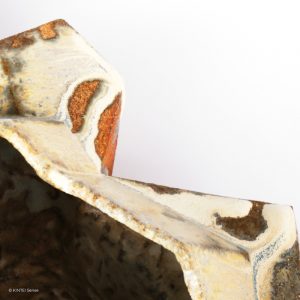 KINTEI Sense TAO Akira Walking on a Ridge Shigaraki Keramik Japan Skulptur Objekt Vase Holzbrand Ascheglasur Detail Glasur