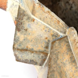 KINTEI Sense TAO Akira Walking on a Ridge Shigaraki Keramik Japan Skulptur Objekt Vase Holzbrand Ascheglasur Detail Element