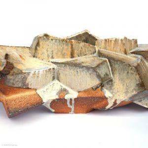 KINTEI Sense TAO Akira Walking on a Ridge Shigaraki Keramik Japan Skulptur Objekt Vase Holzbrand Ascheglasur Sicht Mitte