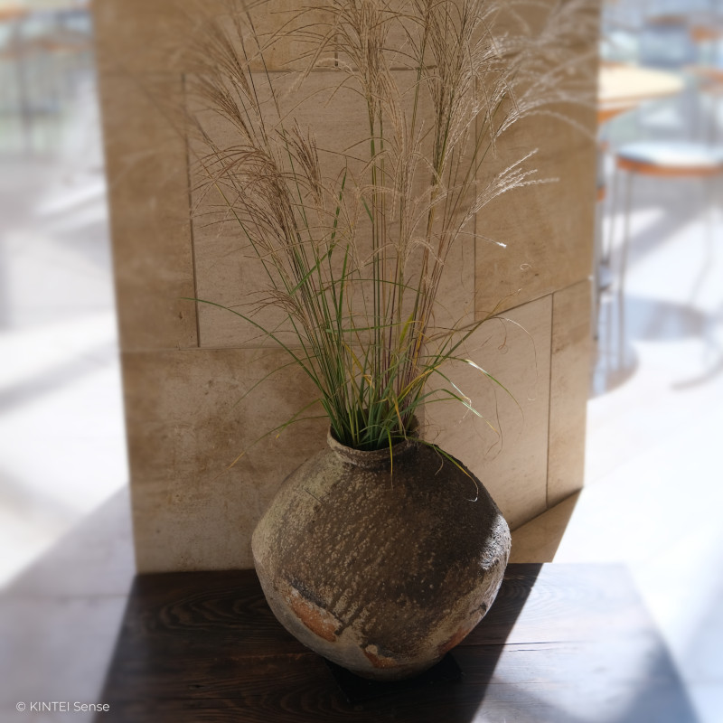 KINTEI Sense Keramik Galerie Shigaraki Keramik Blumen Tsubo Vase Miho Museum